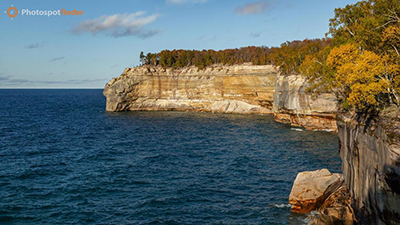 Scenic hiking trail along Lake Superior on the Lakeshore North Country Trail